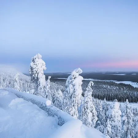 Kaamos Hotelli *